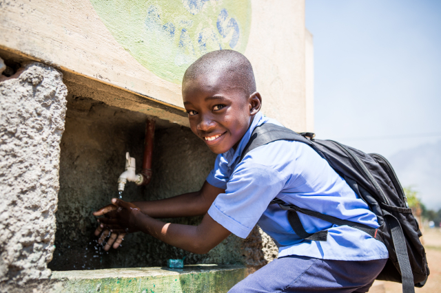 Wereldwijd toegang tot schoon water en een toilet